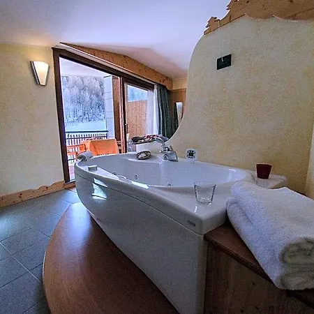 瑞维酒店 - 康普里所图里斯提科坎普史密斯 4*